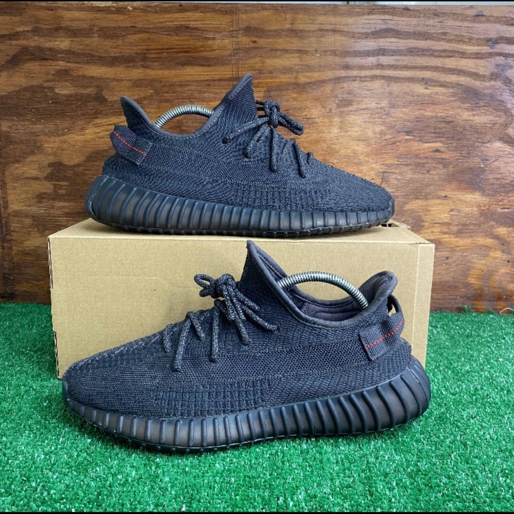 Yeezy Boost 350 V2 Black (non reflective)